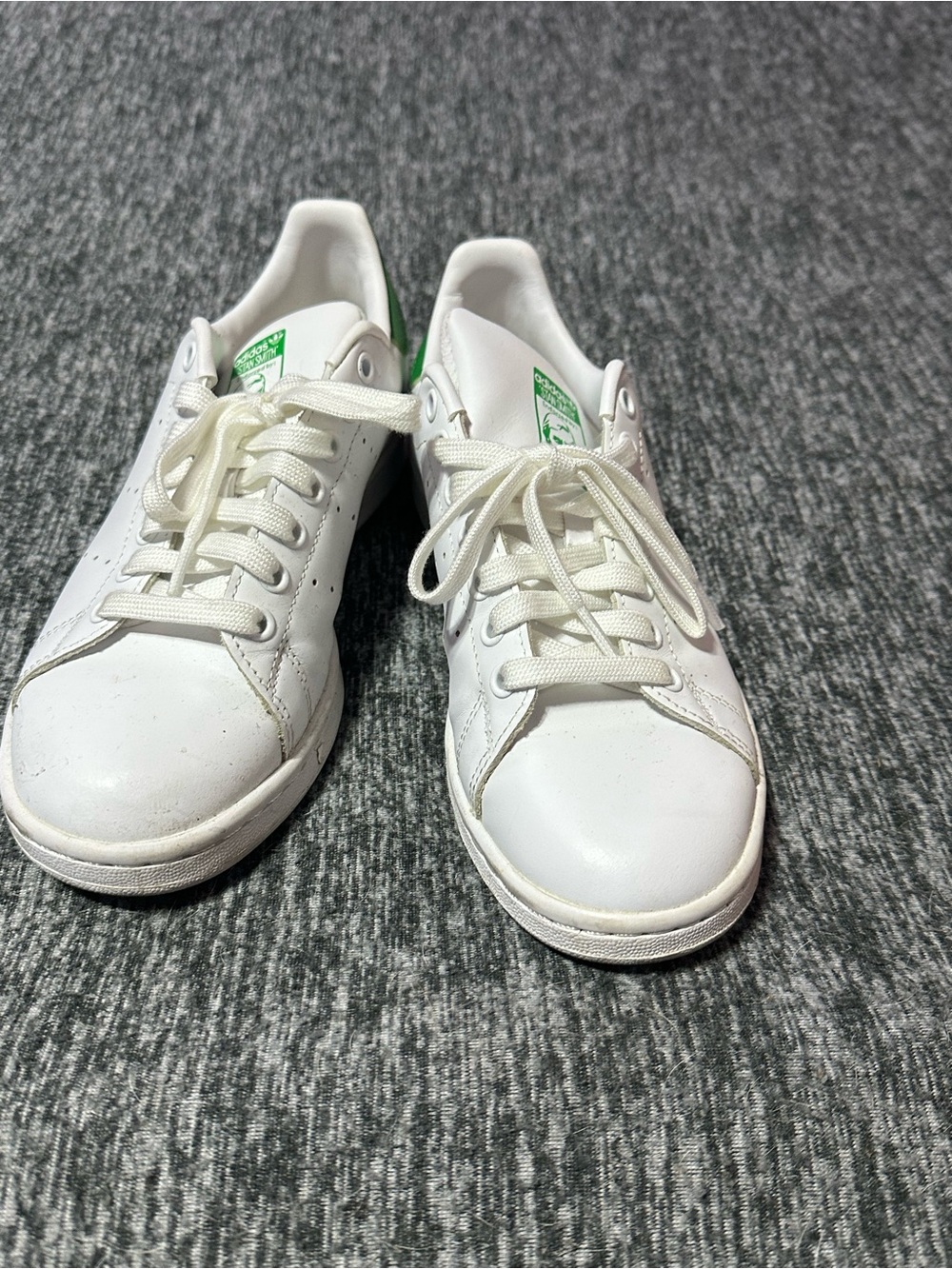 CLOSET CLOSING adidas White Sneakers with Green Logo Detail - Picture 2 of 8